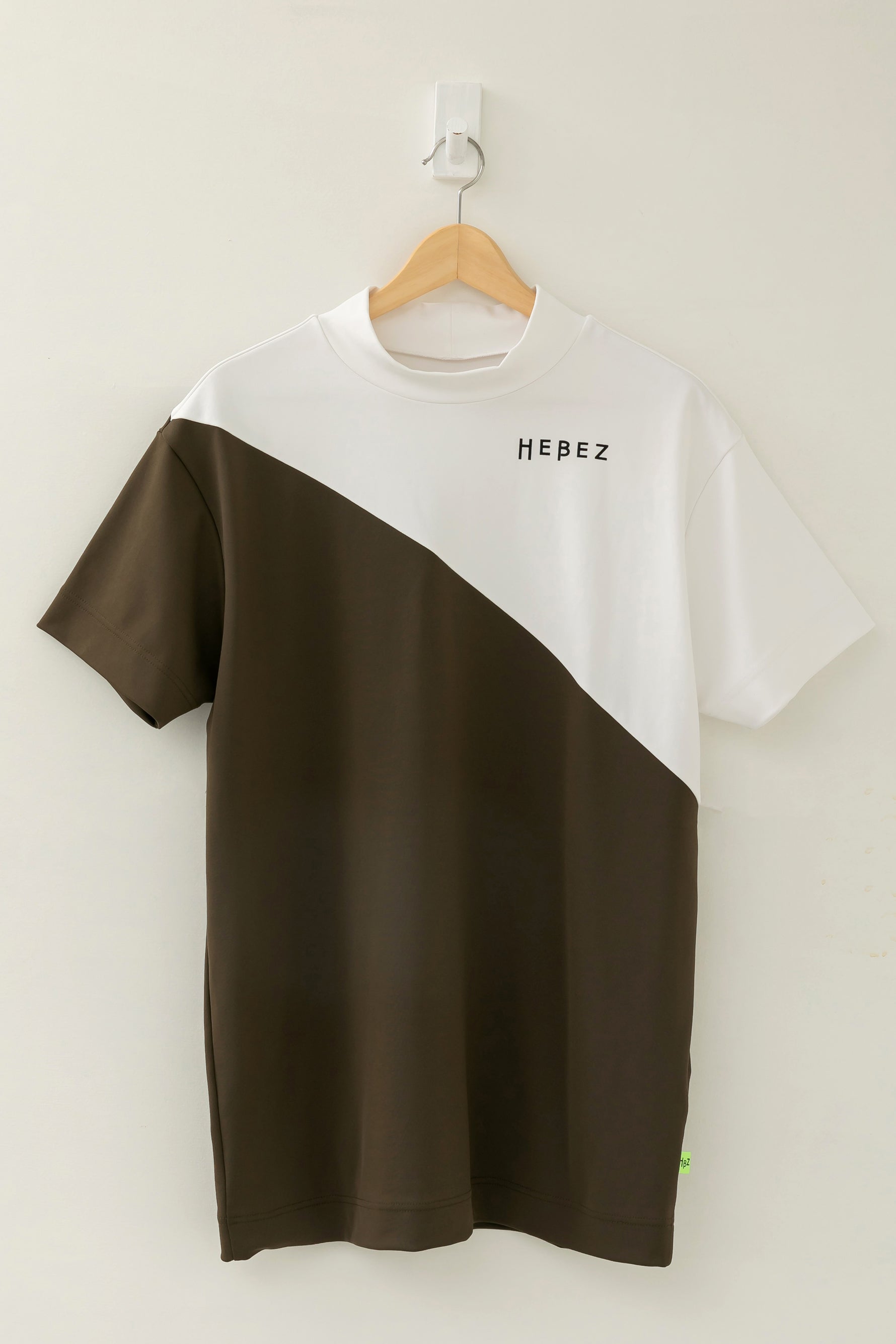 【50%OFF】スラッシュバイカラーモックネック