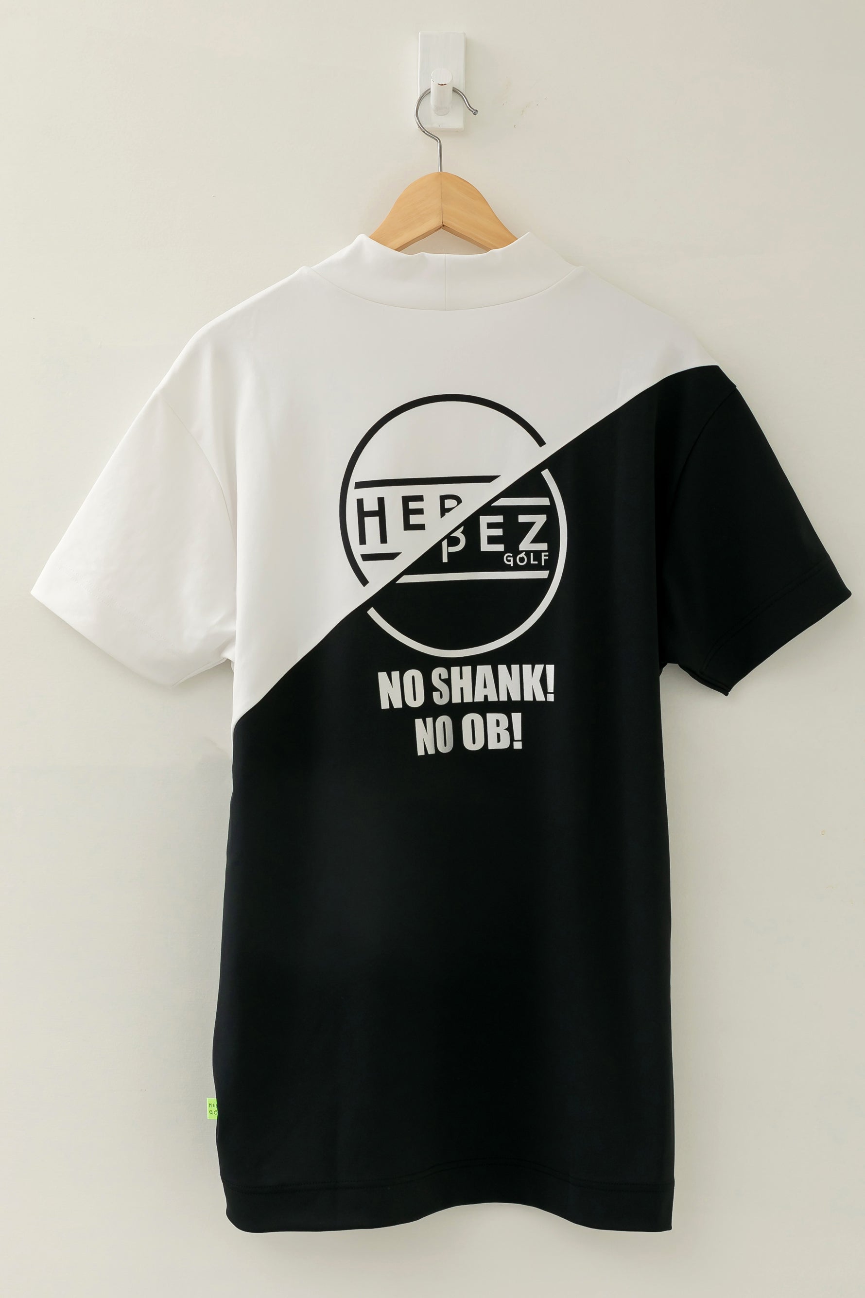 【50%OFF】スラッシュバイカラーモックネック