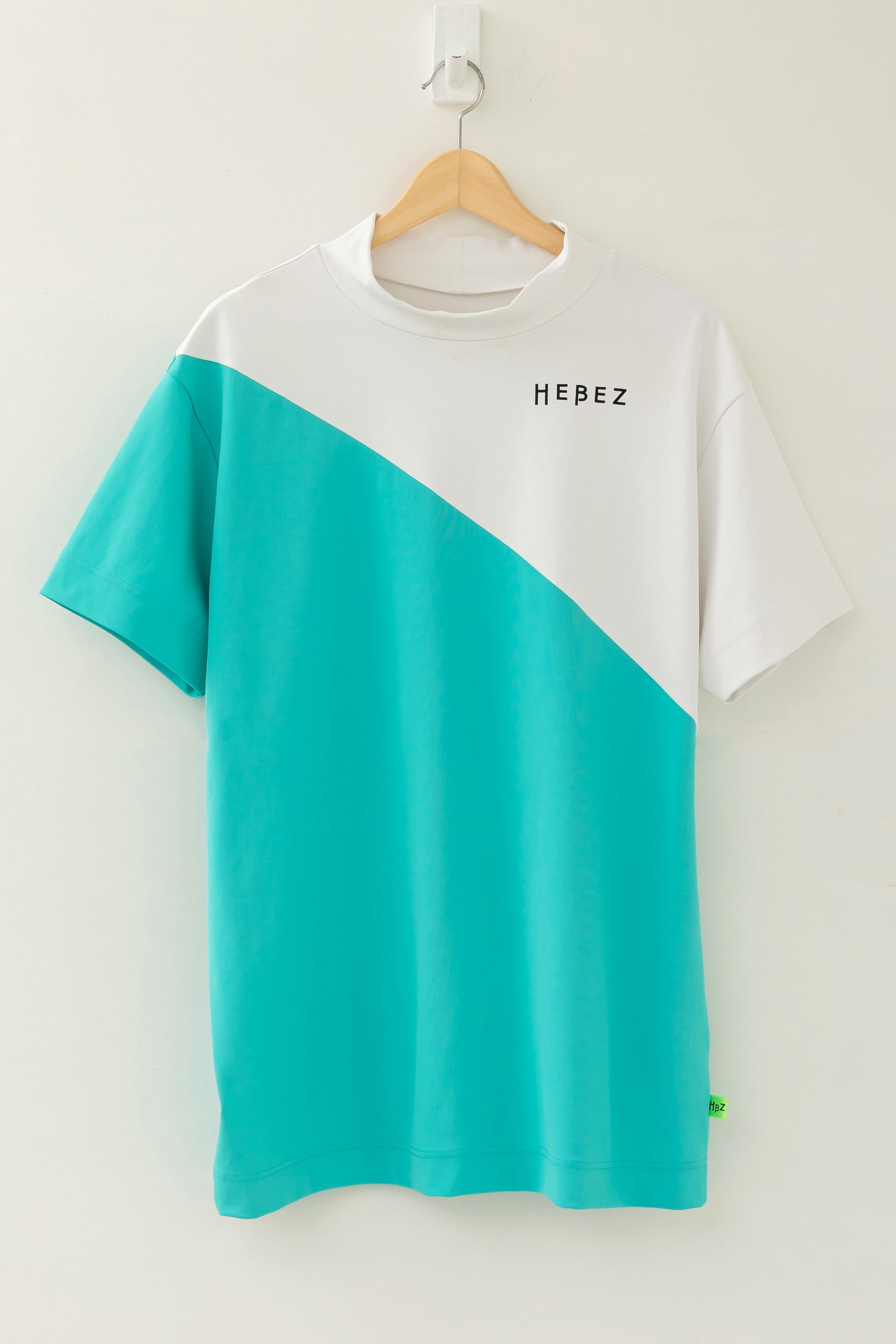 【50%OFF】スラッシュバイカラーモックネック