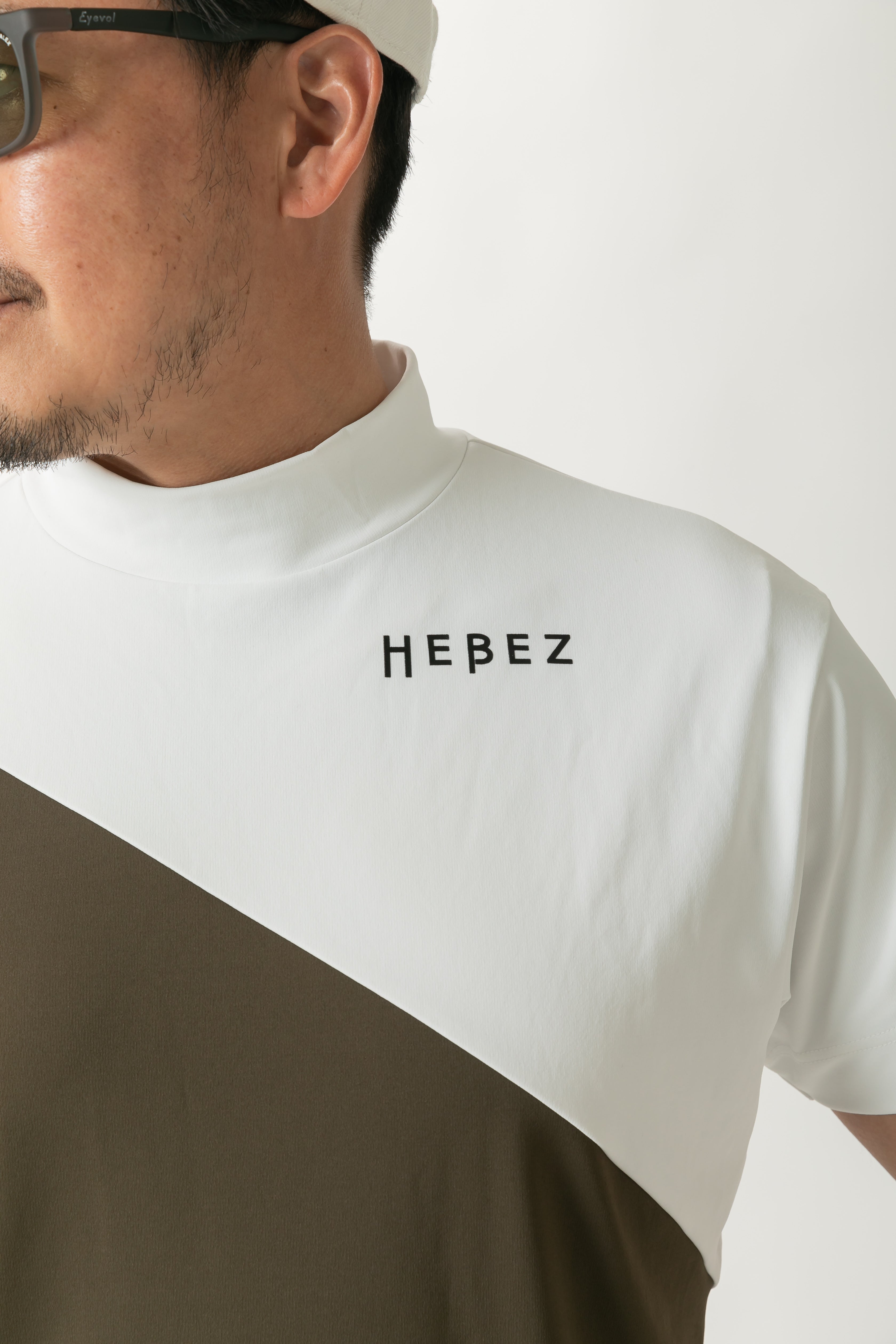 【50%OFF】スラッシュバイカラーモックネック