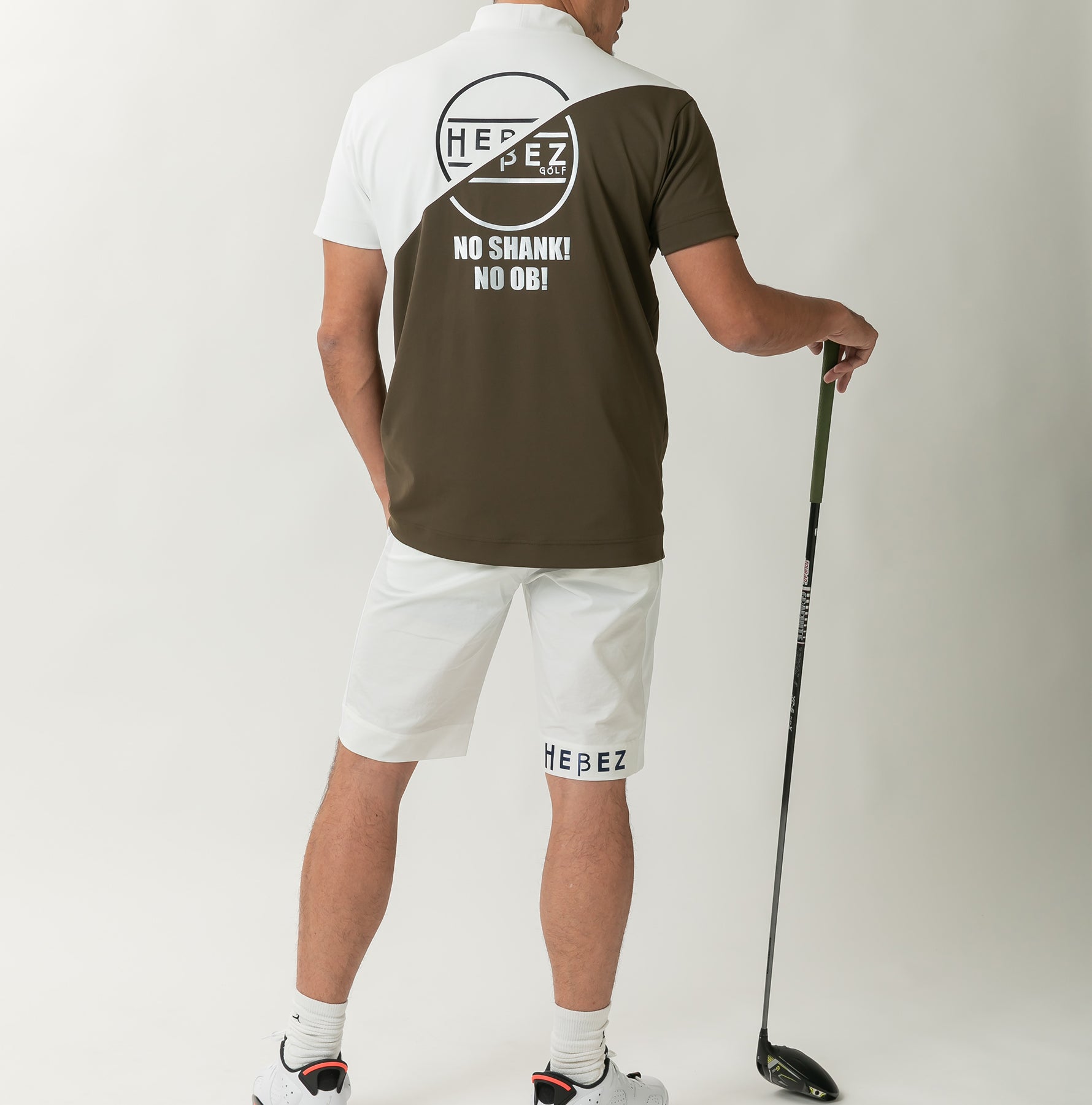 【50%OFF】スラッシュバイカラーモックネック