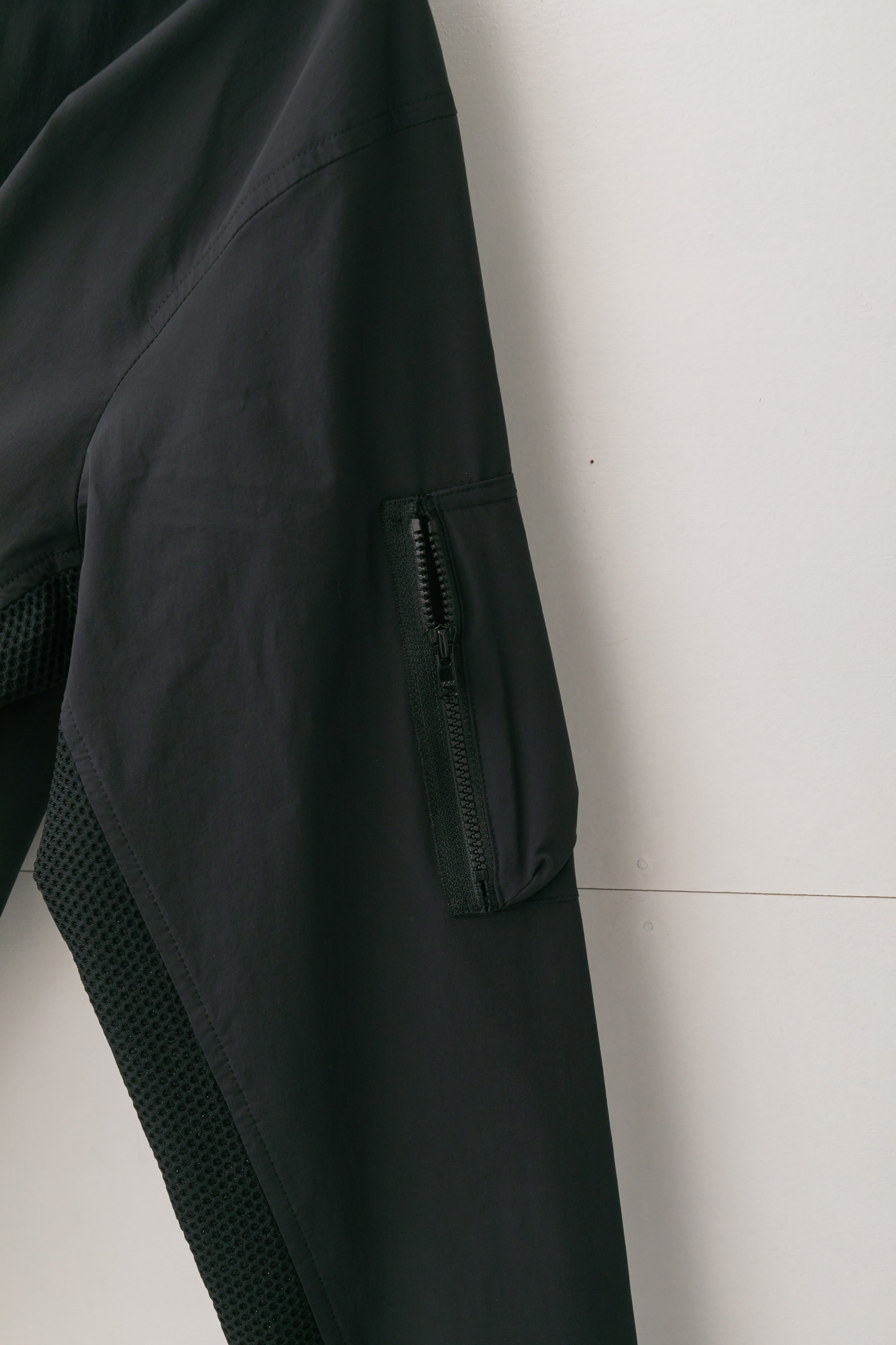 【50%OFF】メッシュ切り替えバックロゴブルゾン