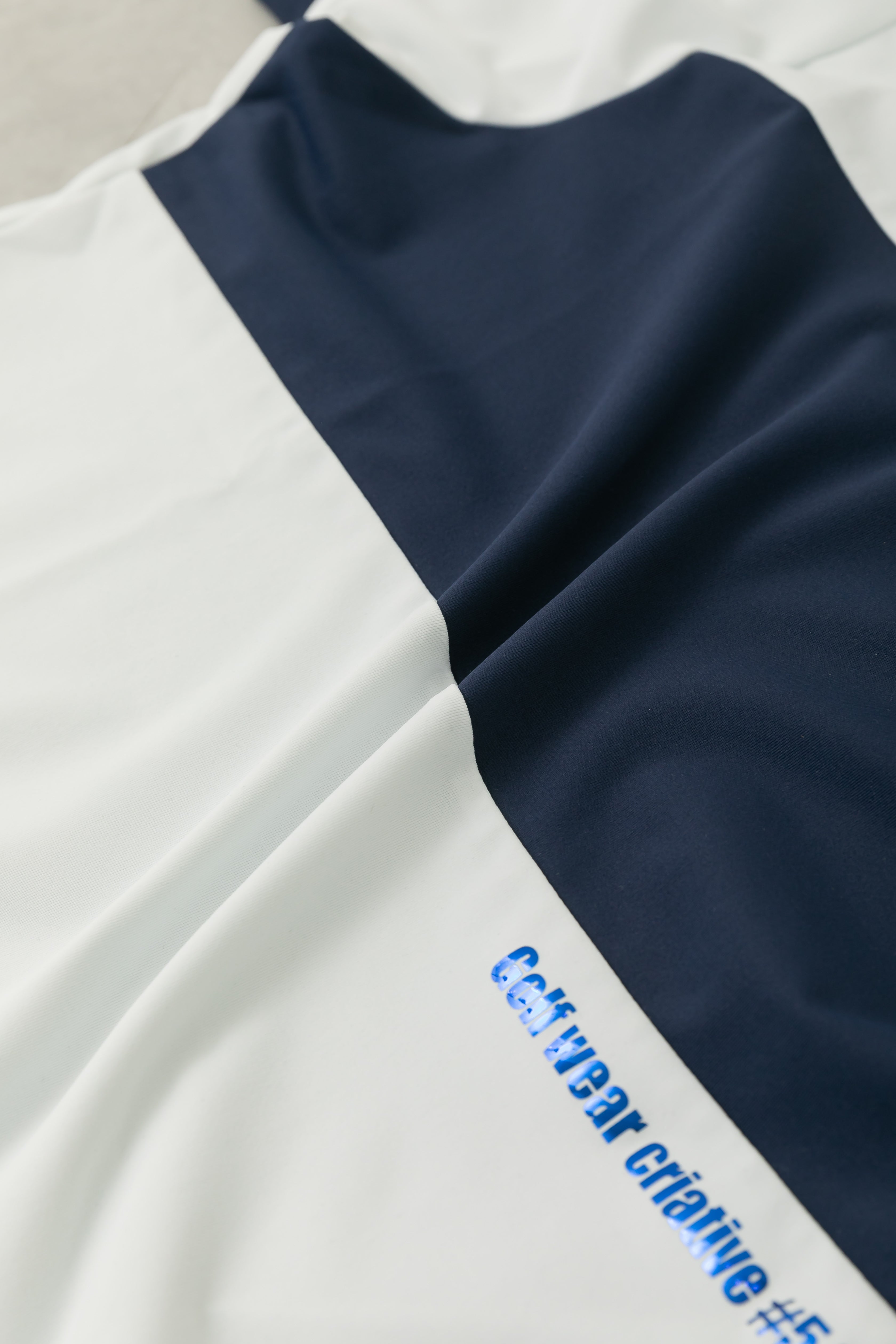 【50%OFF】ラインカラーメタプリントモックネック